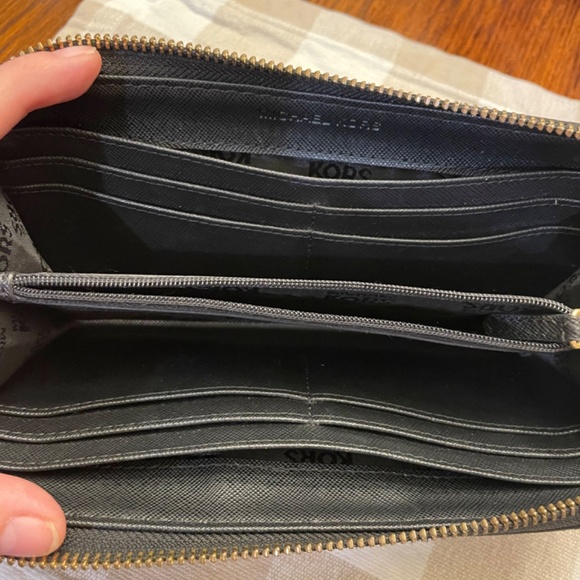 Micheal Kors large zip Python snake embossed wallet - Picture 6 of 8